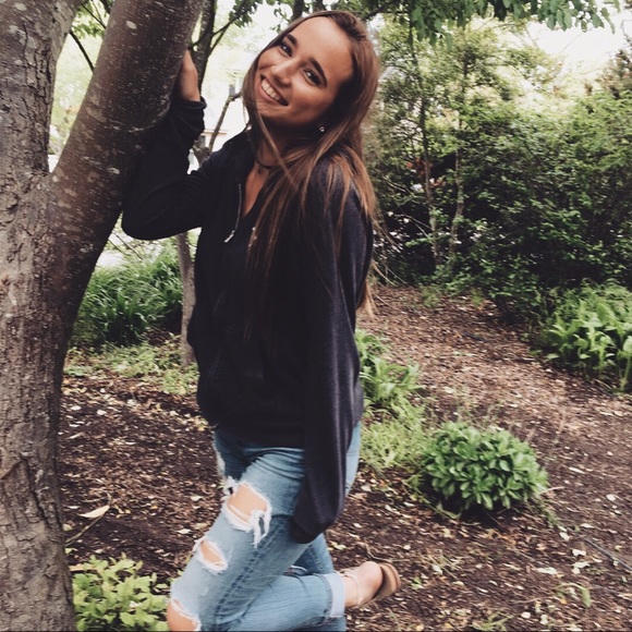 Meet your Posher, Gabrielle - Picture 1 of 1